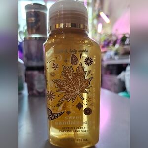 Sweet sandalwood foaming hand soap